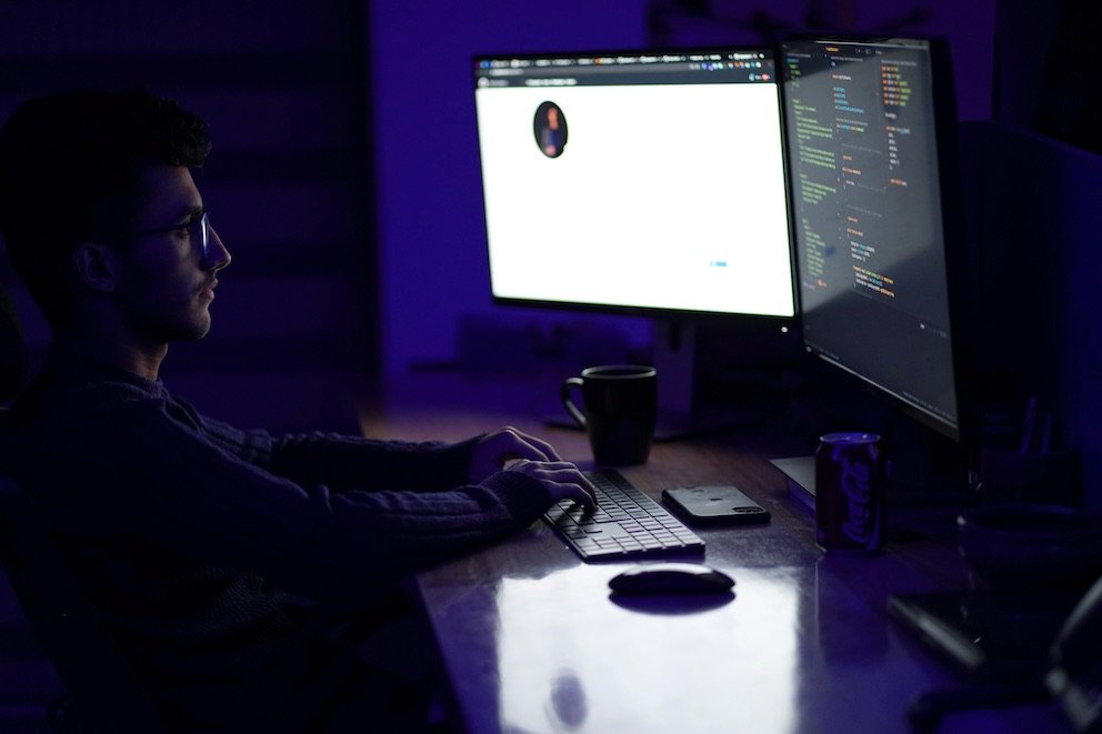 Most Effective Ways to Showcase Your Open-Source Contributions Effectively 1 Developer Building Portfolio